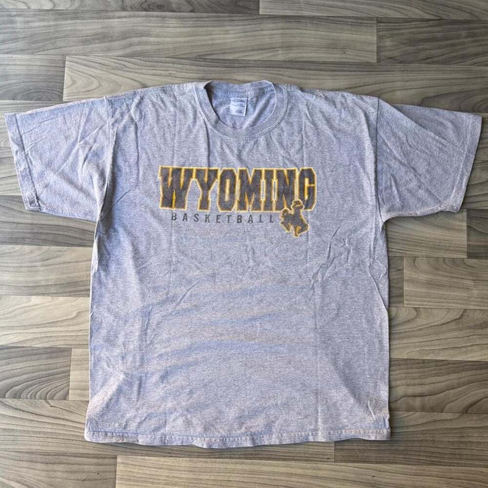 Gildan Wyoming Basketball T-Shirt Size XL Grey Athletic Tee